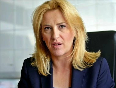 Σφίγγει ο κλοιός για την Ρένα Δούρου
